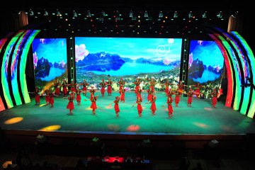 小白鸽受邀参加北京我爱祖国全国青少年春节联欢晚会