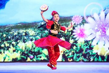 小白鸽受邀参加北京我爱祖国全国青少年春节联欢晚会