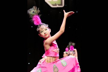 小白鸽舞蹈学校舞蹈《梦之雀》