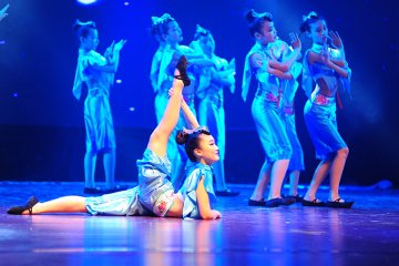 小白鸽中国舞中级班舞蹈《喜鹊喳喳喳》
