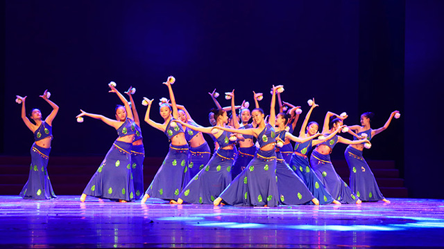 北京舞蹈学院“春芽杯”考级成果展演天橙·小白鸽舞蹈荣获“最佳剧目奖”和“最佳技能奖”