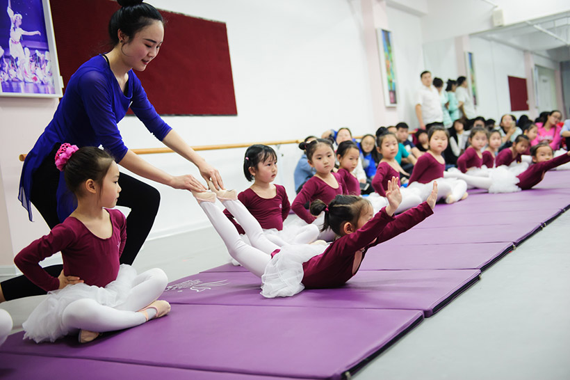 小白鸽舞蹈学校新班汇报课